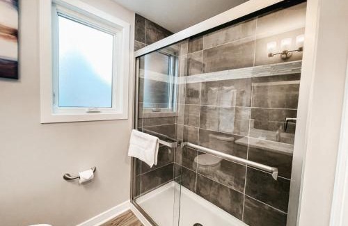 Old Southwest Apartment | Beautiful and Elegant River Front Cottage