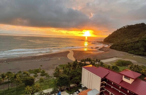 Barrio Los Faroles Apartment | Beautiful and quiet 3BR condo in an ocean front property