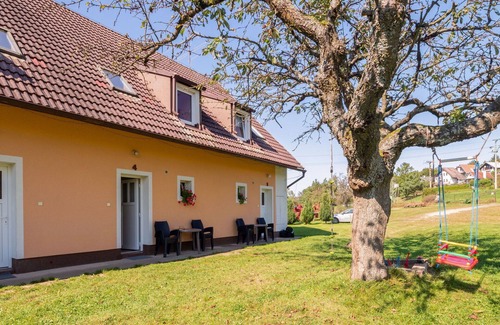 Rabyne Apartment | Beautiful apartment for 5 people with WIFI, patio, pets allowed and panoramic view