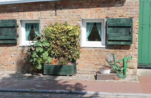 Damgarten Apartment | Beautiful Apartment in Damgarten with Garden