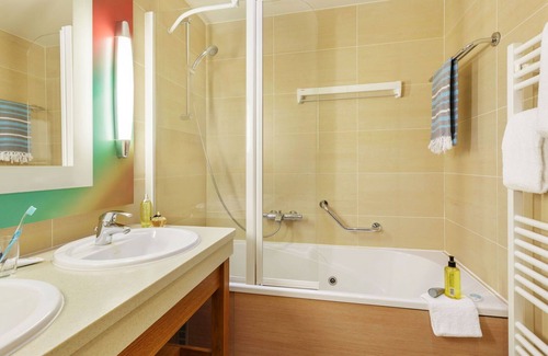 Chaumont-sur-Tharonne House | Beautiful apartment in villa for 4 people with pool, WIFI, hot tub, TV, terrace and parking