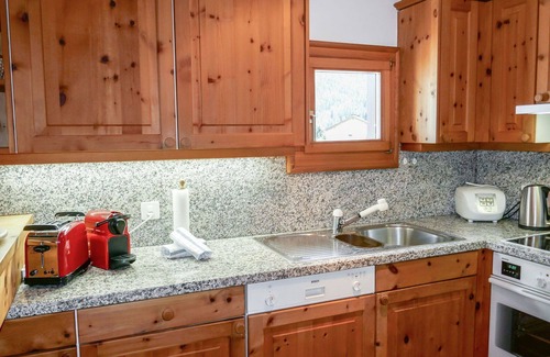 Sils-Maria Apartment | Beautiful apartment for 4 people with WIFI, TV, balcony and pets allowed