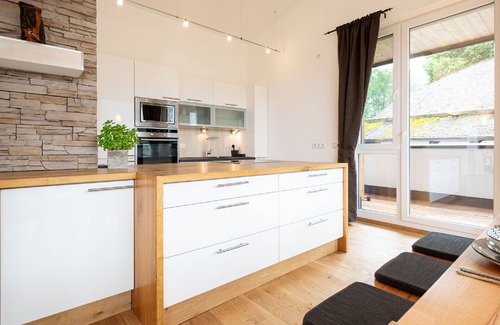 Eben im Pongau Apartment | Beautiful apartment for 8 guests with TV