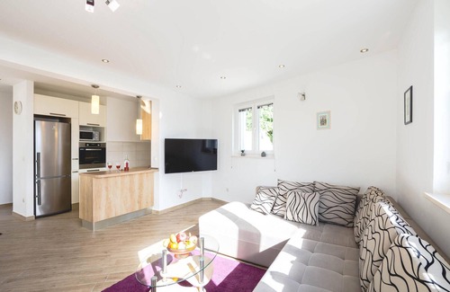 Ruskamen Apartment | Beautiful apartment in Lokva Rogoznica