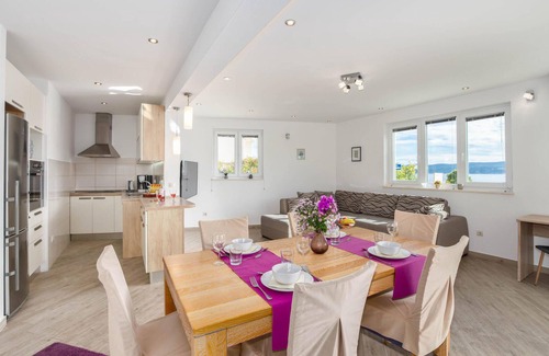 Ruskamen Apartment | Beautiful apartment in Lokva Rogoznica