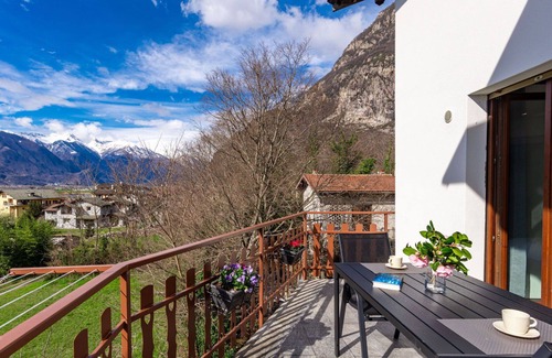 Novate Mezzola Apartment | Beautiful apartment for 6 guests with WIFI, TV, patio and pets allowed