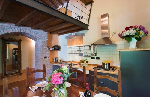 Montefiascone Villa | Beautiful apartment in villa with pool, hot tub, WIFI, TV, patio, pets allowed and panoramic view