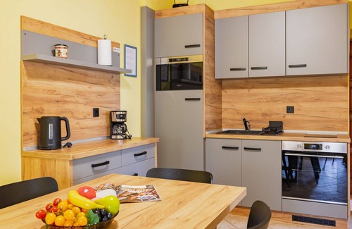 Balatonszarszo Apartment | Beautiful apartment for 10 guests with WIFI, A/C, TV and terrace