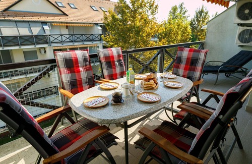 Balatonoszod Apartment | Beautiful apartment for 9 people with WIFI, A/C, TV and balcony