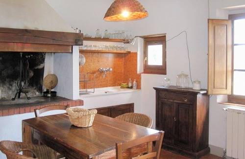 Pian di Sco House | Beautiful apartment in villa for 4 people with WIFI, pool, TV and terrace