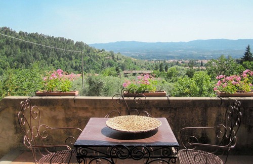 Pian di Sco House | Beautiful apartment in villa for 4 people with WIFI, pool, TV and terrace