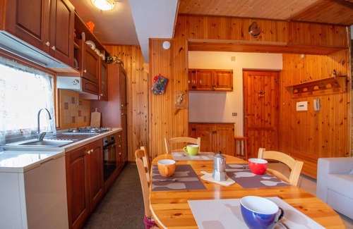 Rivisondoli Apartment | Beautiful apartment for 4 guests with balcony and pets allowed