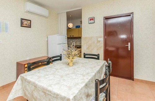 Nin Apartment | Beautiful apartment Brby near sandy beach