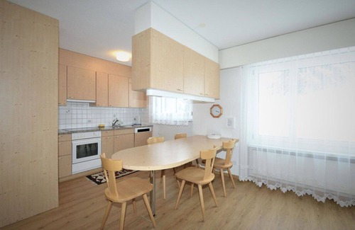 Valbella Apartment | Beautiful apartment for 4 guests with TV, balcony and pets allowed