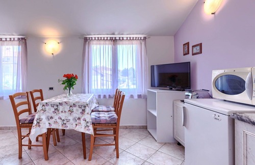 Valdebek Apartment | Beautiful apartment for 4 guests with A/C, WIFI, TV, terrace and pets allowed