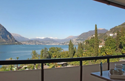 Bissone Apartment | Beautiful apartment for 4 guests with pool, A/C, WIFI, TV, balcony and panoramic view