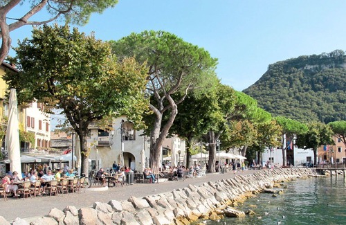 Garda Apartment | Beautiful apartment for 4 people with pool, A/C, WIFI, TV, terrace, panoramic view and parking