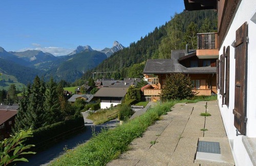 Schoenried Apartment | Beautiful apartment for 4 guests with WIFI, TV, balcony and pets allowed