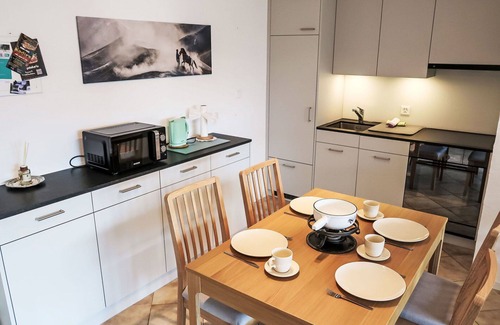Trin Apartment | Beautiful apartment for 2 guests with WIFI, TV, balcony, pets allowed and panoramic view