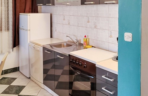 Ribarica Apartment | Beautiful apartment for 6 people with WIFI, A/C, TV and terrace