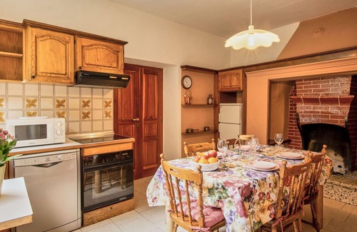 Tavernerio Apartment | Beautiful apartment for 4 guests with WIFI, TV, patio and pets allowed