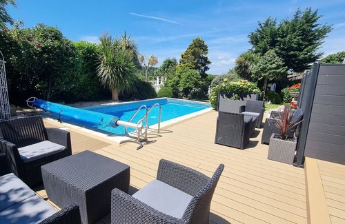 Kilgetty Apartment | Beautiful apartment with private pool near Tenby (Free Wifi)