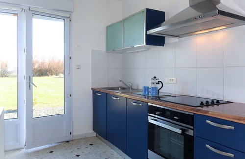 Plozevet House | Beautiful apartment in villa for 6 guests with TV, terrace and pets allowed