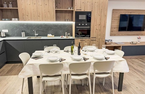 Bianzone House | Beautiful apartment in villa for 8 guests with WIFI, A/C, TV, terrace and pets allowed