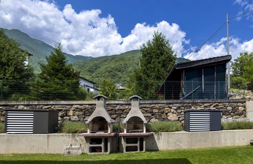 Bianzone House | Beautiful apartment in villa for 8 guests with WIFI, A/C, TV, terrace and pets allowed