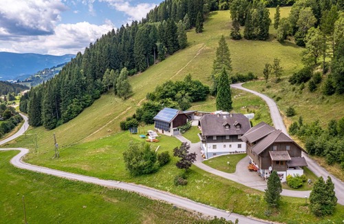 Arriach Villa | Beautiful apartment in villa for 9 people with WIFI, TV and patio