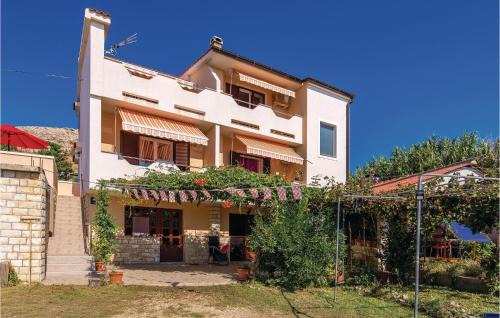 Dinjiska Apartment | Beautiful Apartment In Dinjiska