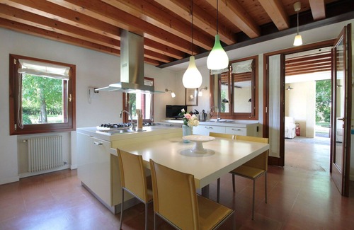Silea House | Beautiful apartment in villa for 6 people with WIFI, A/C, pool, TV, terrace and pets allowed