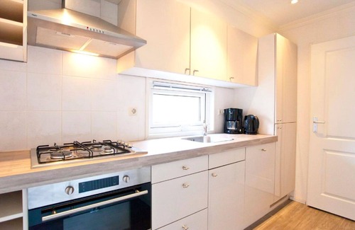 Schaarsbergen House | Beautiful apartment in villa for 4 guests with WIFI, pool, TV and terrace