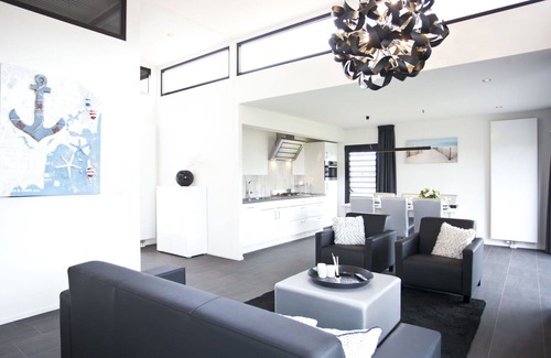 Belfeld House | Beautiful apartment in villa for 6 guests with pool, WIFI, TV and terrace