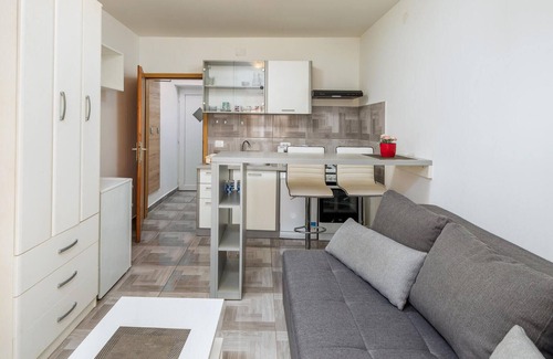 Pula Apartment | Beautiful Apartment in Stinjan With Wifi
