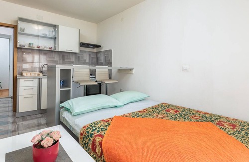 Pula Apartment | Beautiful Apartment in Stinjan With Wifi
