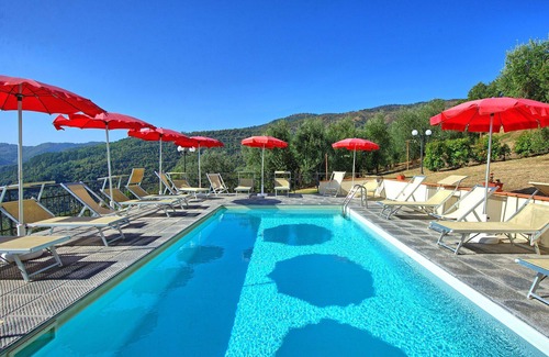Montebonello Villa | Beautiful apartment in villa for 6 people with pool, WIFI, TV, veranda and pets allowed