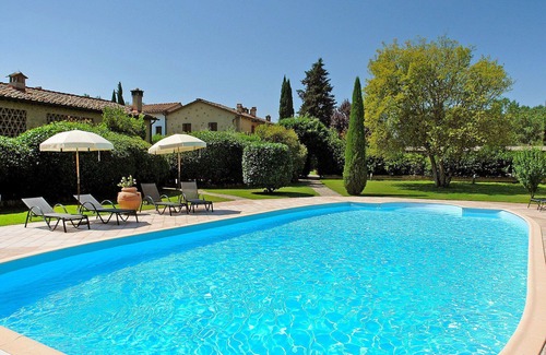 Poggiarello Villa | Beautiful apartment in villa with pool, WIFI, TV, terrace and pets allowed, close to San Gimignano