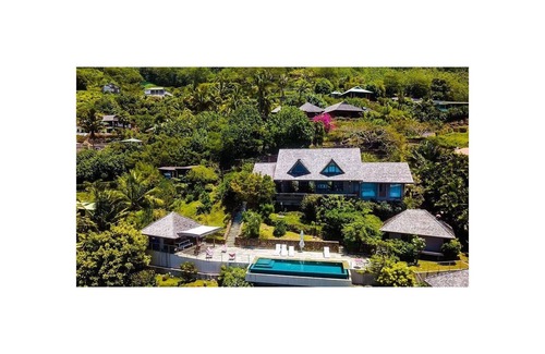 Teavaro Villa | Beautiful architect villa overlooking the lagoon and the island of Tahiti