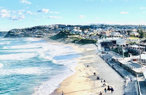 Bar Beach Apartment | Beautiful Bar Beach - stay 300m to Sand & Surf. Walk to Cafes & Restaurants.