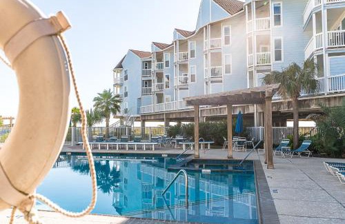 Galveston House | Beautiful Blue Heron Sleeps 6 Great Views