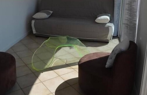 La Bouilladisse Apartment | Beautiful Bouilladisse house with large garden and swimming pool