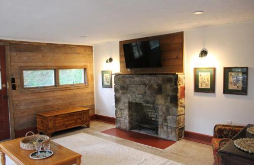 Ligonier House | Beautiful Cabin in Nature