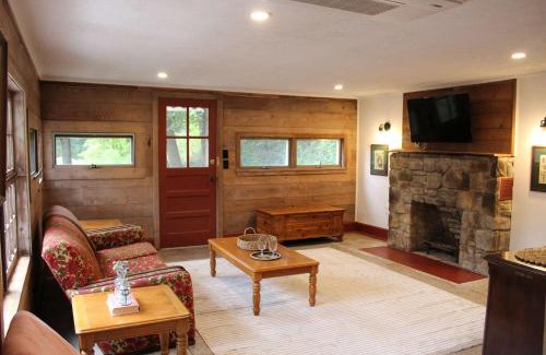 Ligonier House | Beautiful Cabin in Nature
