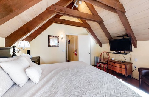 Tahoma Cabin | Beautiful cabin near shores of Lake Tahoe - cross-country ski from home