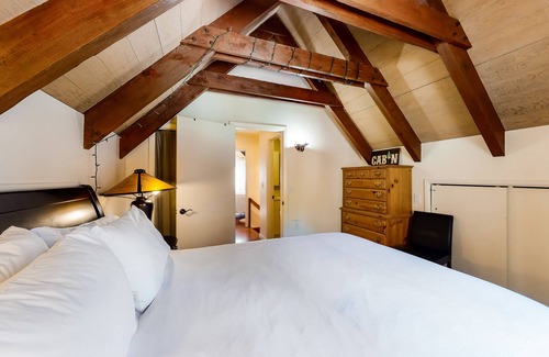 Tahoma Cabin | Beautiful cabin near shores of Lake Tahoe - cross-country ski from home