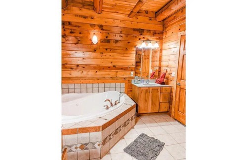 Oakdale Cabin | Beautiful Cabin on a Vineyard