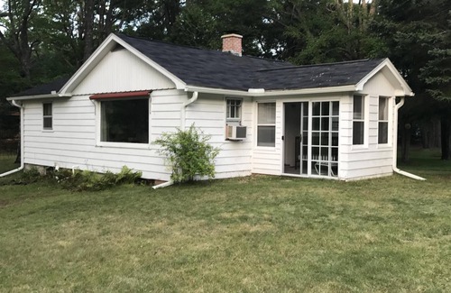 Eagle River Cottage | Beautiful Chain Frontage Cottage Close To Downtown Eagle River.