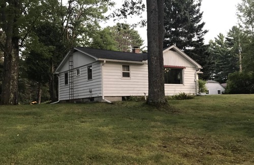 Eagle River Cottage | Beautiful Chain Frontage Cottage Close To Downtown Eagle River.