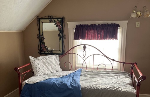 Algona House | Beautiful Chrischilles Cottage across from park & two blocks from downtown.